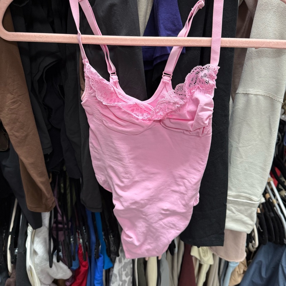 SKIMS SKIMS sculpt lace bodysuit pink - Picture 2 of 4